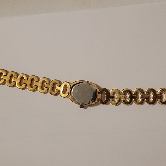 Ladies Gold tone watch - Picture 3 of 3